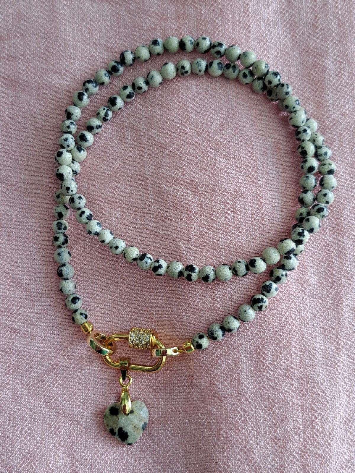 Natuurlijke Dalmatiër Jaspis Ketting met Bedel - 43 cm, Sieraden, Tassen en Uiterlijk, Kettingen, Nieuw, Steen of Mineraal, Wit
