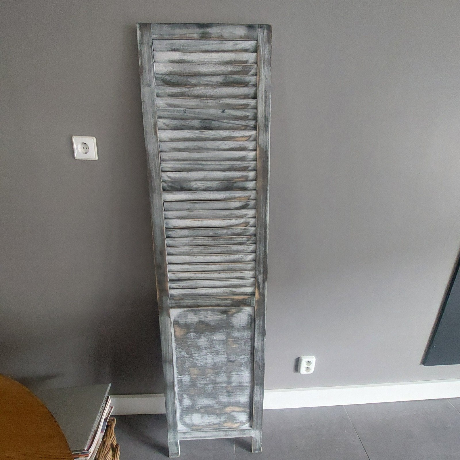 Decoratief luik in verweerde look