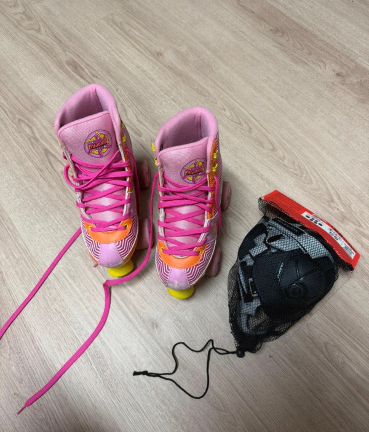 Rolschaatsen maat 35/36 + gratis knee beschermers, Ophalen of Verzenden, Gebruikt