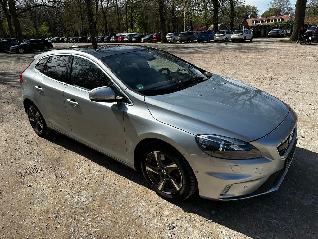 Volvo V40 2.0 D3 150PK bj: 2015 / NEW APK! BOM VOL!, Voorwielaandrijving, 28 km/l, 4 cilinders, 1337 kg