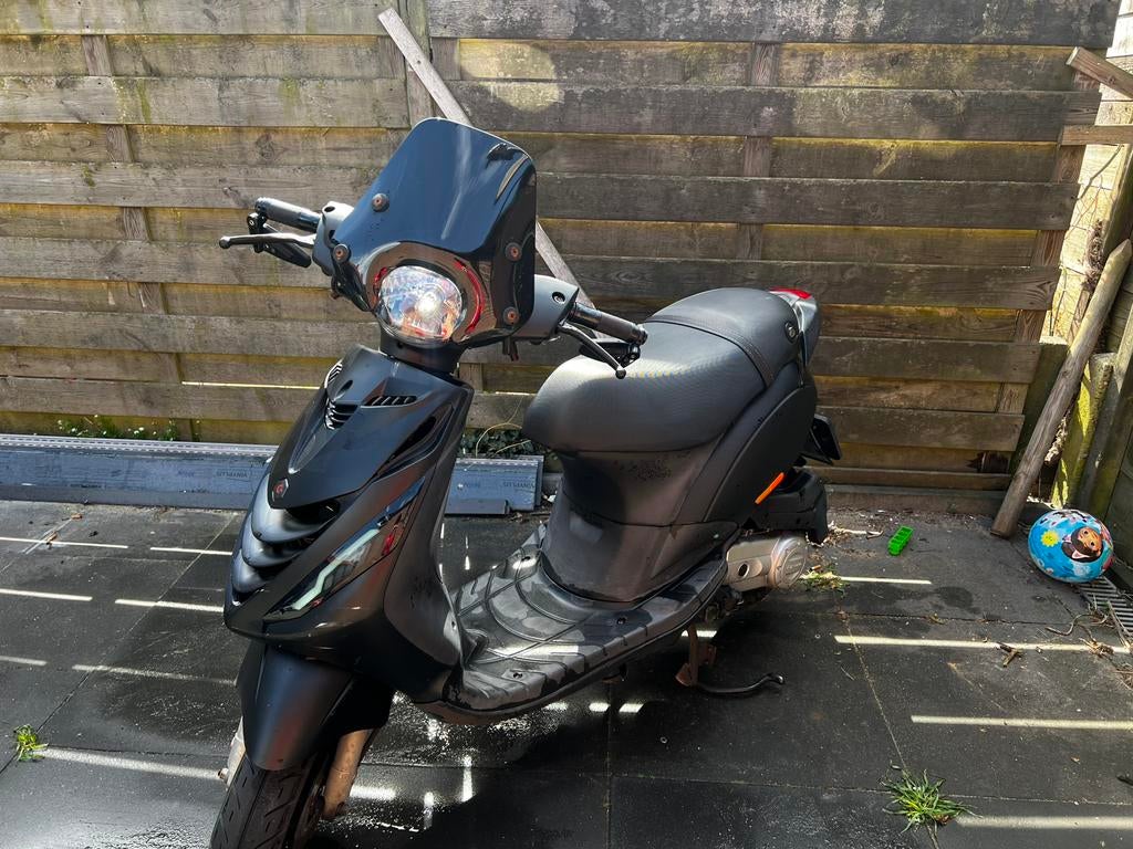 Piaggio zip iget 2020, Fietsen en Brommers, Scooters | Piaggio, Gebruikt, Zip, Maximaal 45 km/u, Benzine, Ophalen