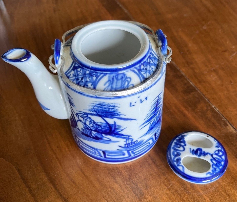Kleine oude Chinese of Japanse theepot, Ophalen of Verzenden, Overige stijlen, Overige typen