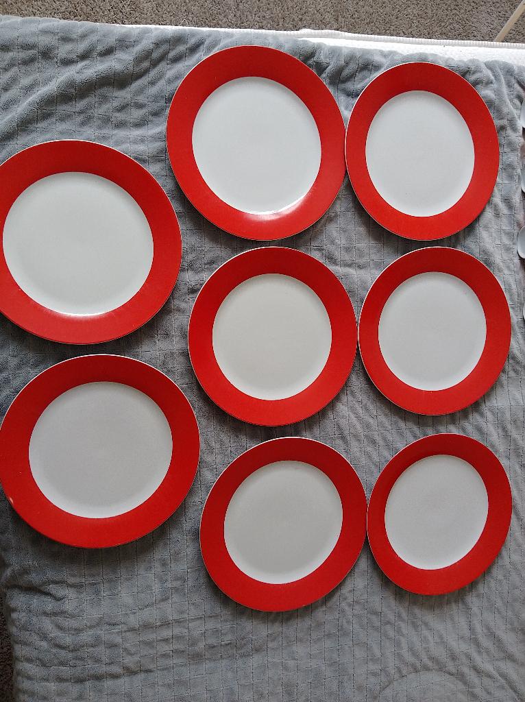 8 delig gebruikt Rood met wit servies, Huis en Inrichting, Keuken | Servies, Overige materialen, Gebruikt, Ophalen of Verzenden