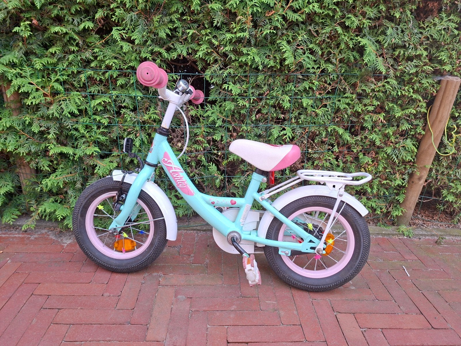 Kinderfiets Ashley 12 inch, Fietsen en Brommers, Ophalen, Terugtraprem, Zijwieltjes, Gebruikt