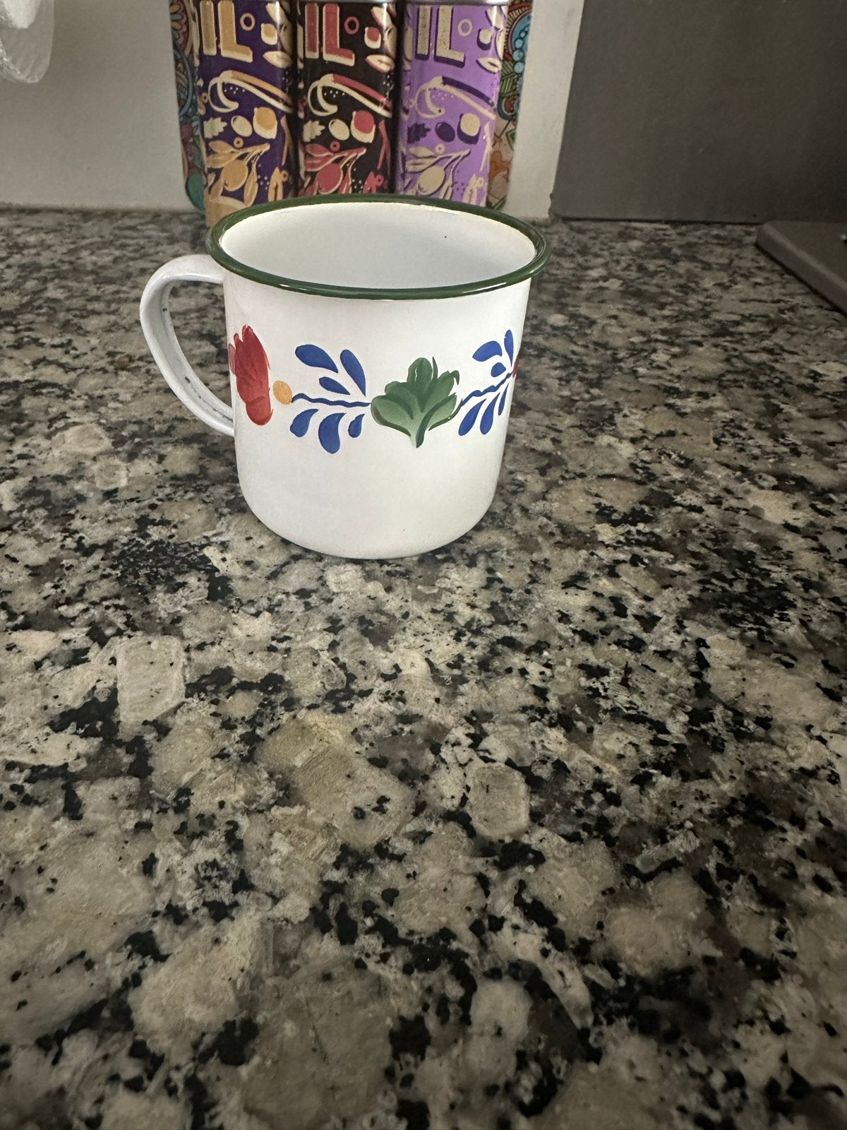 Vintage emaille mok met bloemendecor (Boerenbont stijl), Antiek en Kunst, Antiek | Emaille, Ophalen of Verzenden