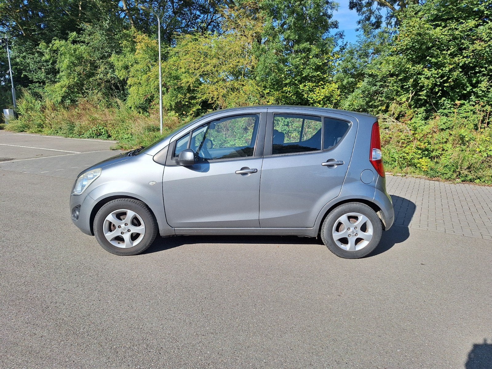 Suzuki Splash 1.0 2013 Grijs, Auto's, Voorwielaandrijving, 31 €/maand, Origineel Nederlands, Handgeschakeld