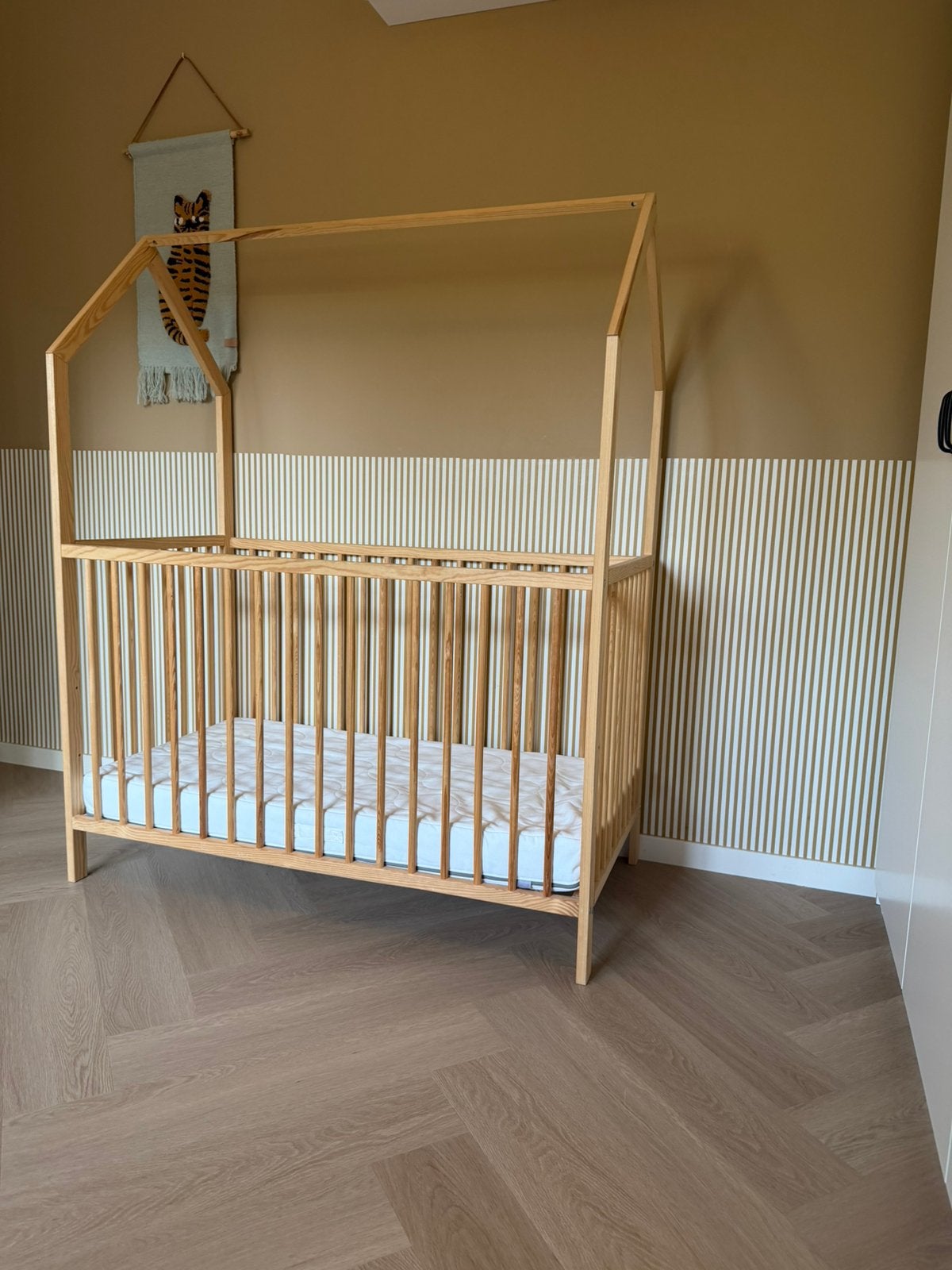Kinderbed ledikant peuterbed huisje, Ophalen, Zo goed als nieuw, Lattenbodem, Minder dan 140 cm