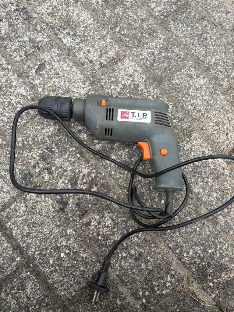 T.I.P. Boormachine - Gebruikt maar functioneel, Ophalen of Verzenden, Gebruikt, Minder dan 400 watt, Boormachine