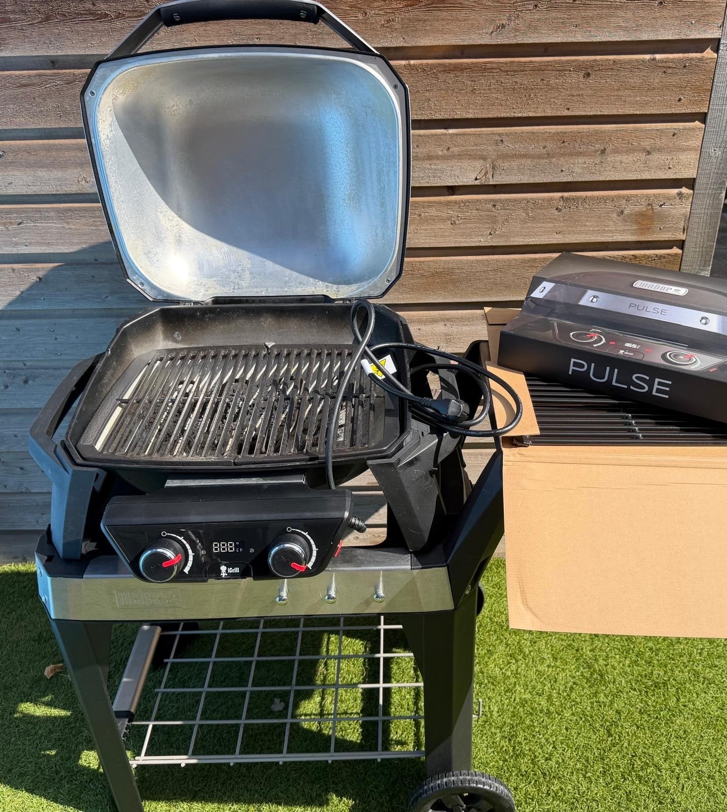 Weber Pulse 2000 met onderstel + extra gietijzeren roosters, Tuin en Terras, Ophalen of Verzenden, Gebruikt