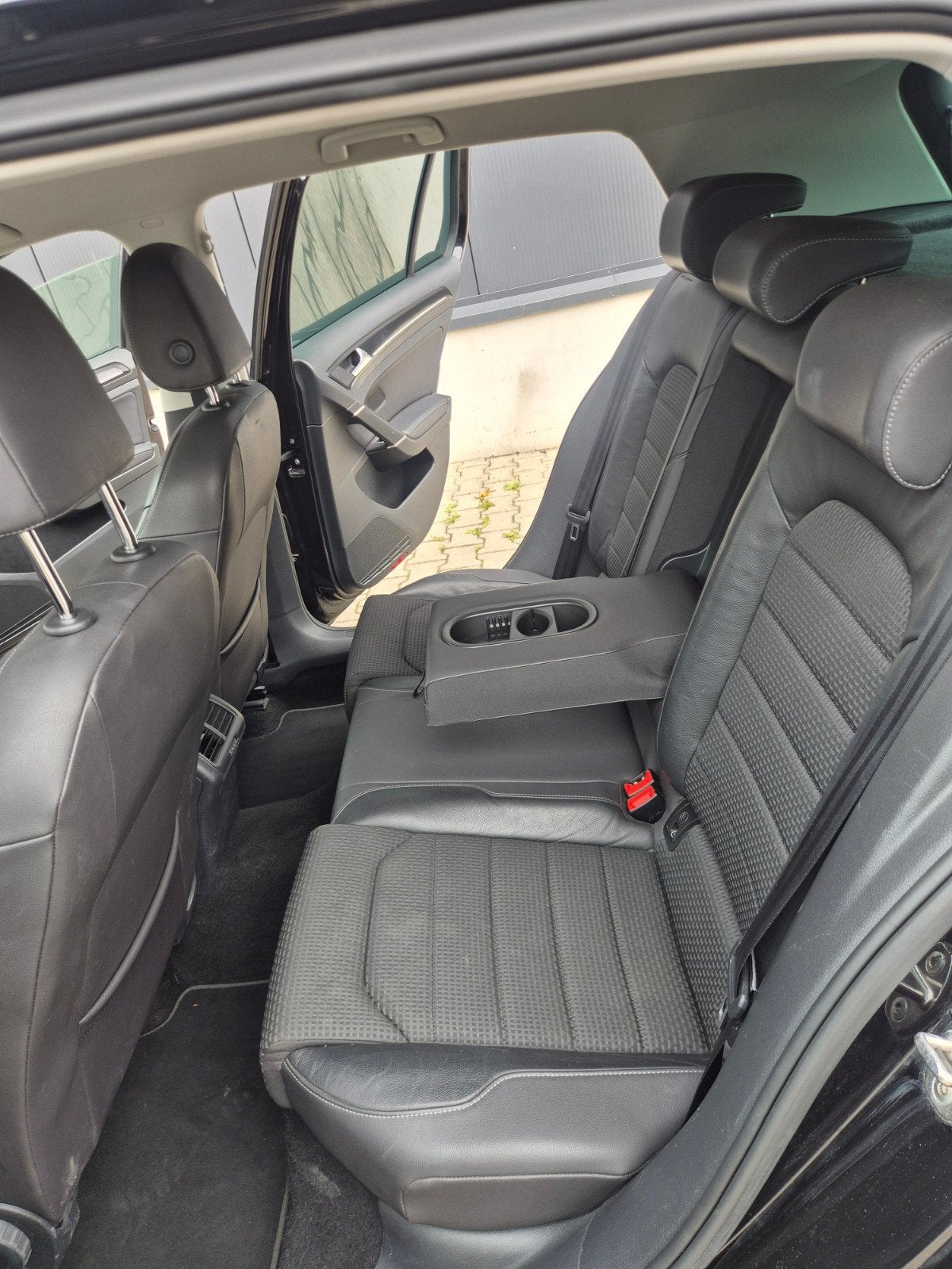 Foto 21 van Volkswagen Golf 1.2 TSI 77KW 5D DSG 2014 Zwart