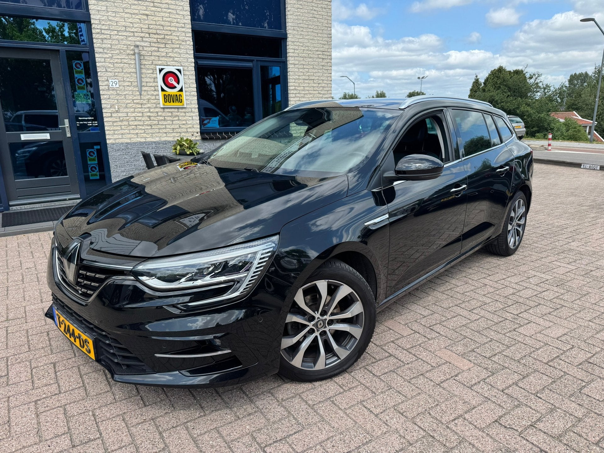 Renault Mégane Estate 1.3 TCe Intens- automaat-TREKHAAK, Gebruikt, Euro 6, 4 cilinders, Zwart