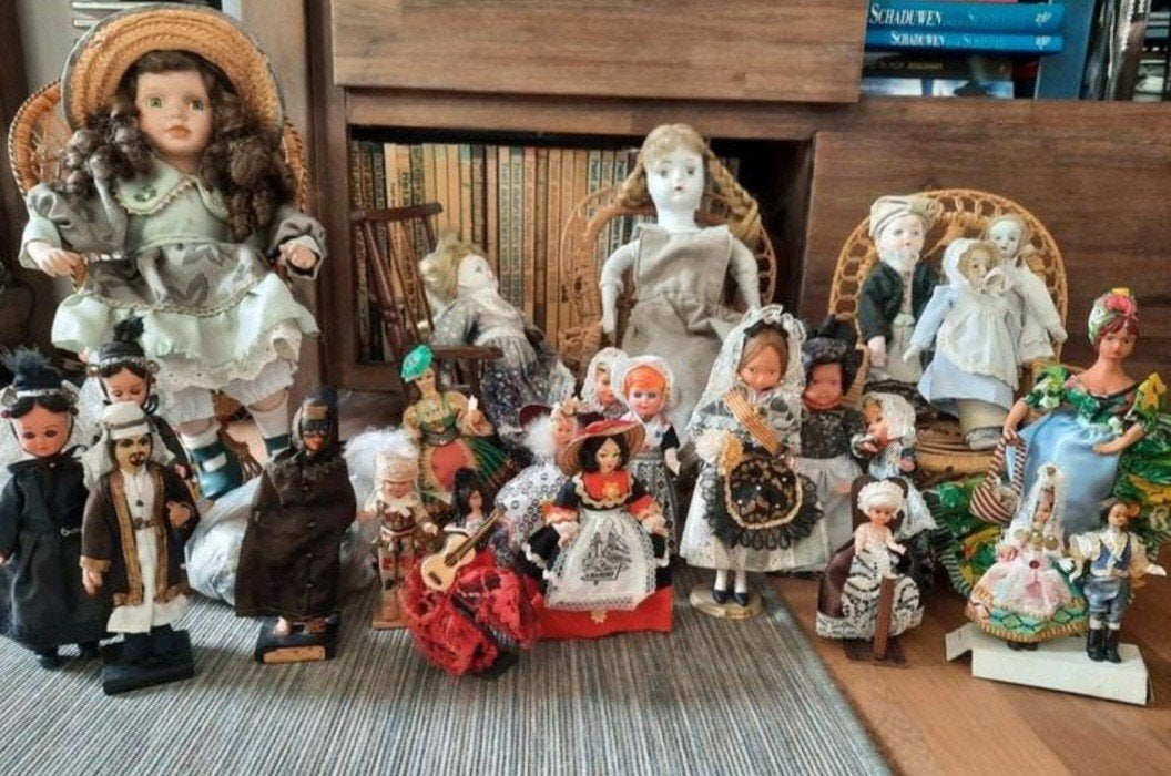 klederdracht poppen verzameling, Verzamelen, Ophalen, Gebruikt, Pop
