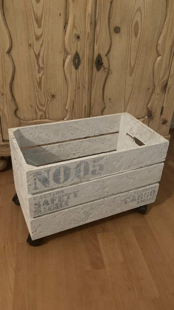 Stoere houten krat op wielen, Doe-het-zelf en Verbouw, Kratten en Dozen, Ophalen of Verzenden, 60 cm of meer, Krat, Minder dan 35 cm