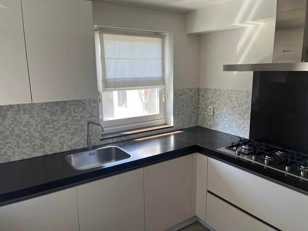 Nette gebruikte keuken met inbouwapparatuur, Huis en Inrichting, Keuken | Complete keukens, Ophalen, Gebruikt, Wit, Enkelwandige keuken