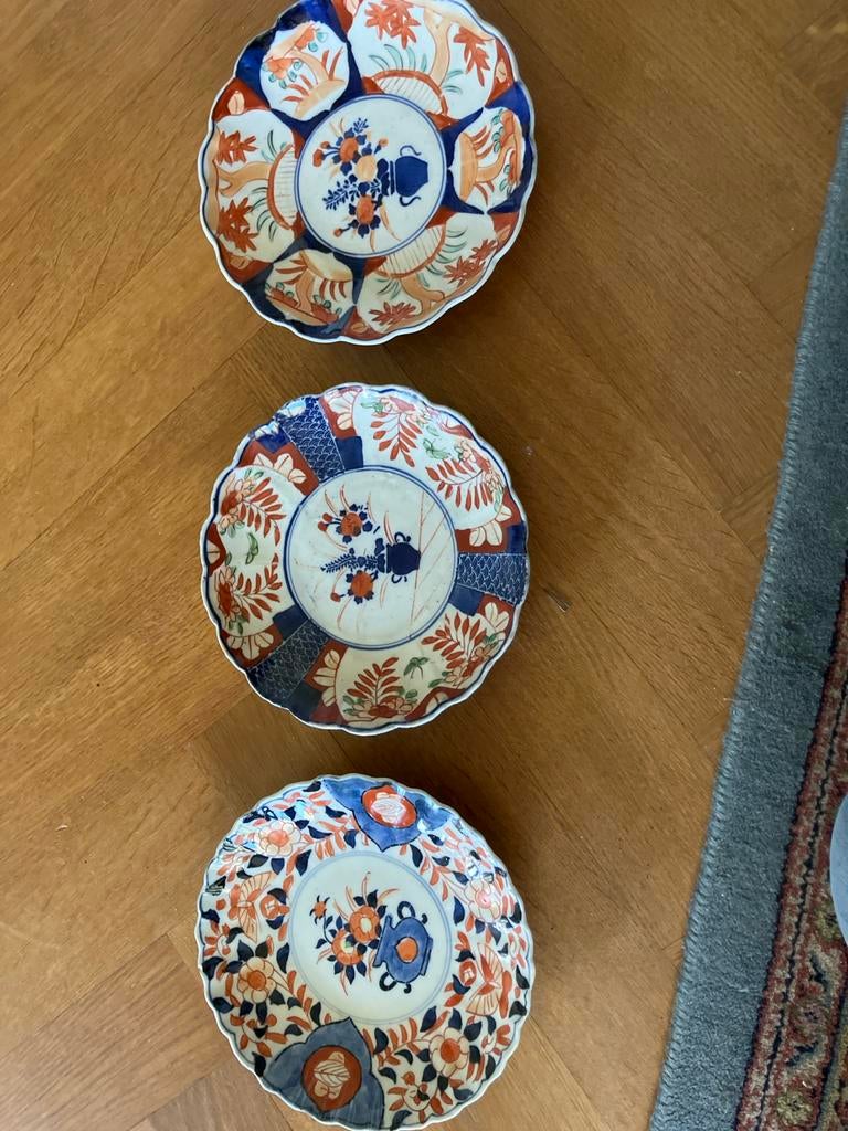 Drie antieke Japanse Imari porseleinen borden, Antiek en Kunst, Antiek | Porselein, Ophalen