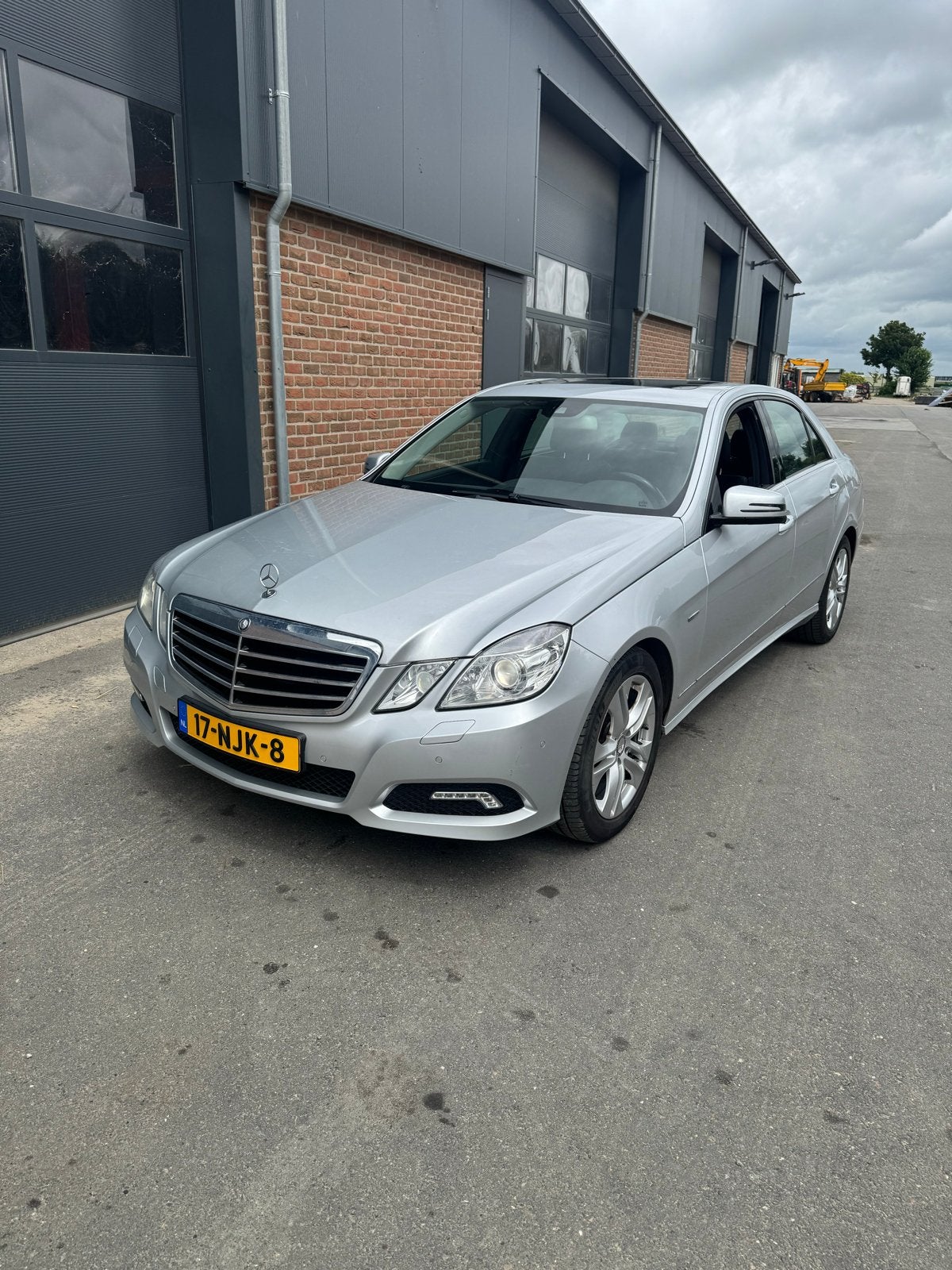Mercedes-Benz E-Klasse 3.0 CDI E350 Sedan AUT 2009 Grijs, Auto's, Automaat, Achterwielaandrijving, Zwart, 197 €/maand