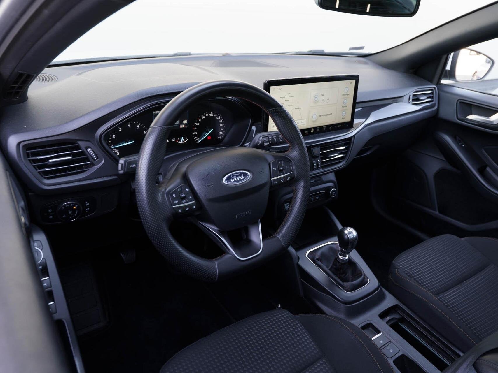 Ford Focus Wagon 1.0 EcoBoost Hybrid 125pk ST Line | Panoram, Gebruikt, Wit, Origineel Nederlands, Handgeschakeld