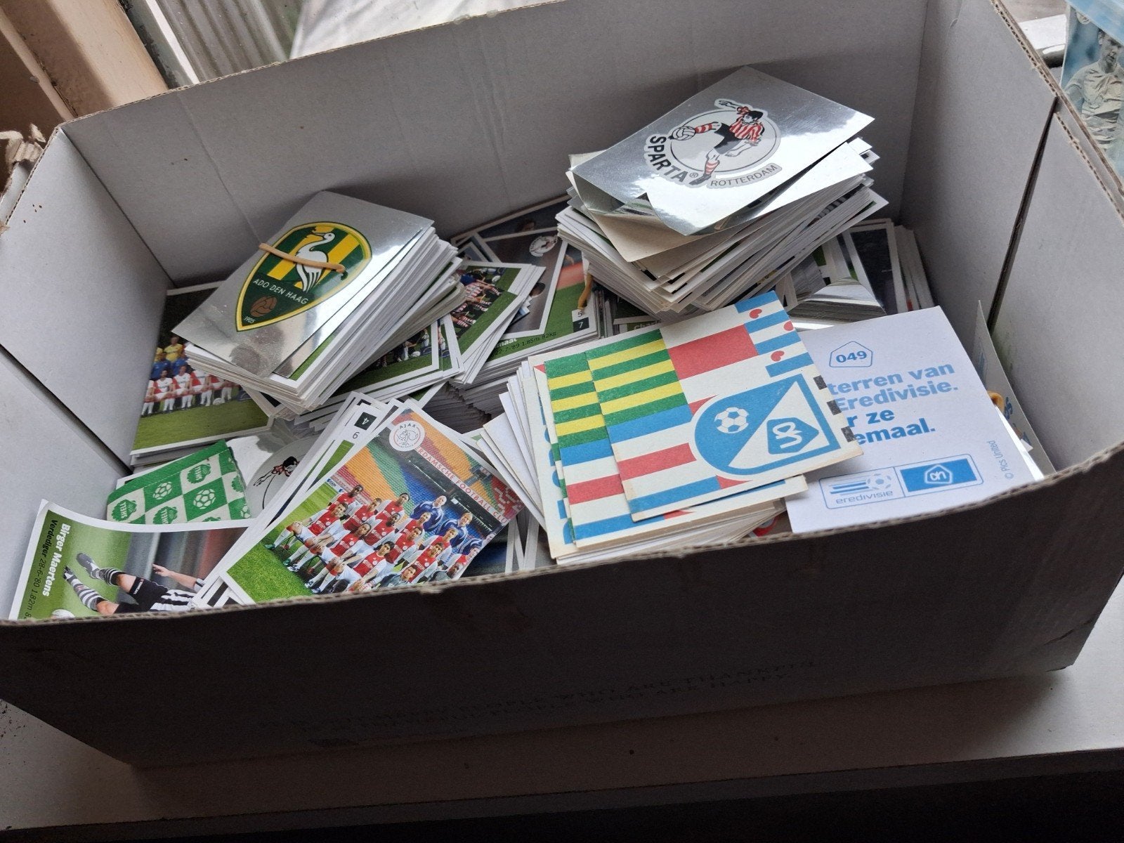 Voetbalplaatjes verzamelalbum 2010-2011 met veel plaatjes, Ophalen of Verzenden, Gebruikt, Overige binnenlandse clubs, Poster, Plaatje of Sticker