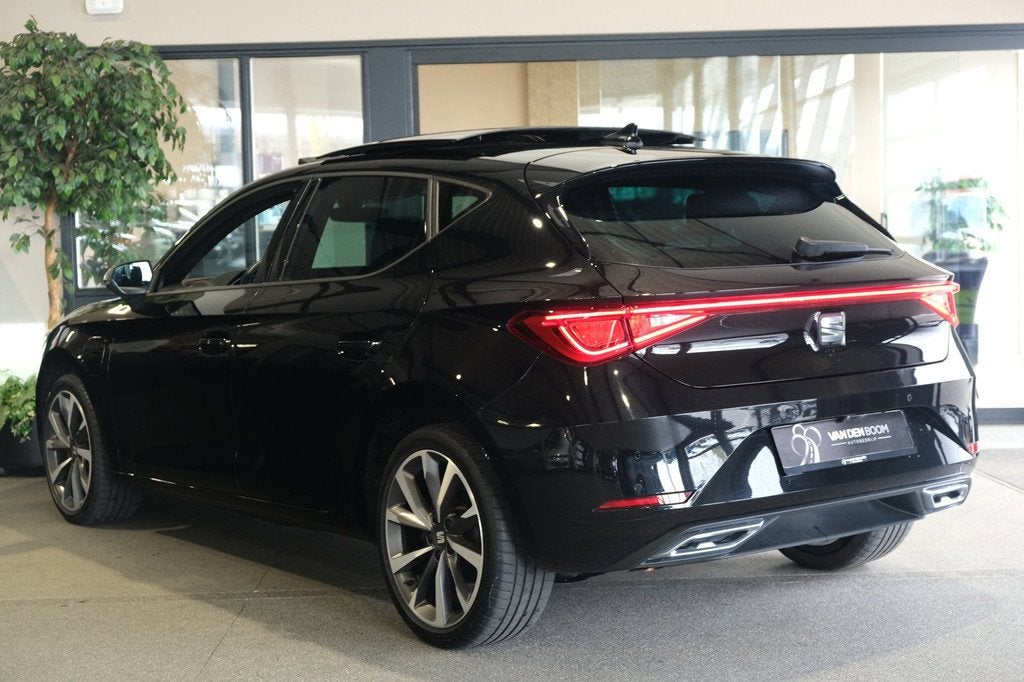 Seat Leon 1.4 TSI eHybrid PHEV FR 204PK Pano Led Alcantara C, Auto's, Seat, Gebruikt, Zwart, Leon, Zwart