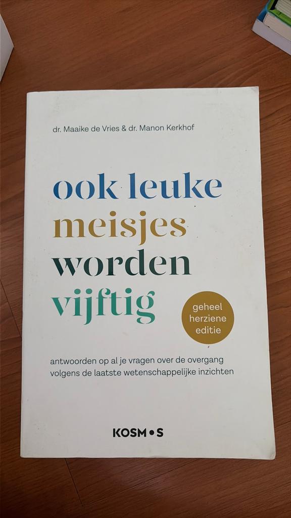 Manon Kerkhof - Ook leuke meisjes worden vijftig, Ophalen of Verzenden, Zo goed als nieuw, Manon Kerkhof; Maaike de Vries