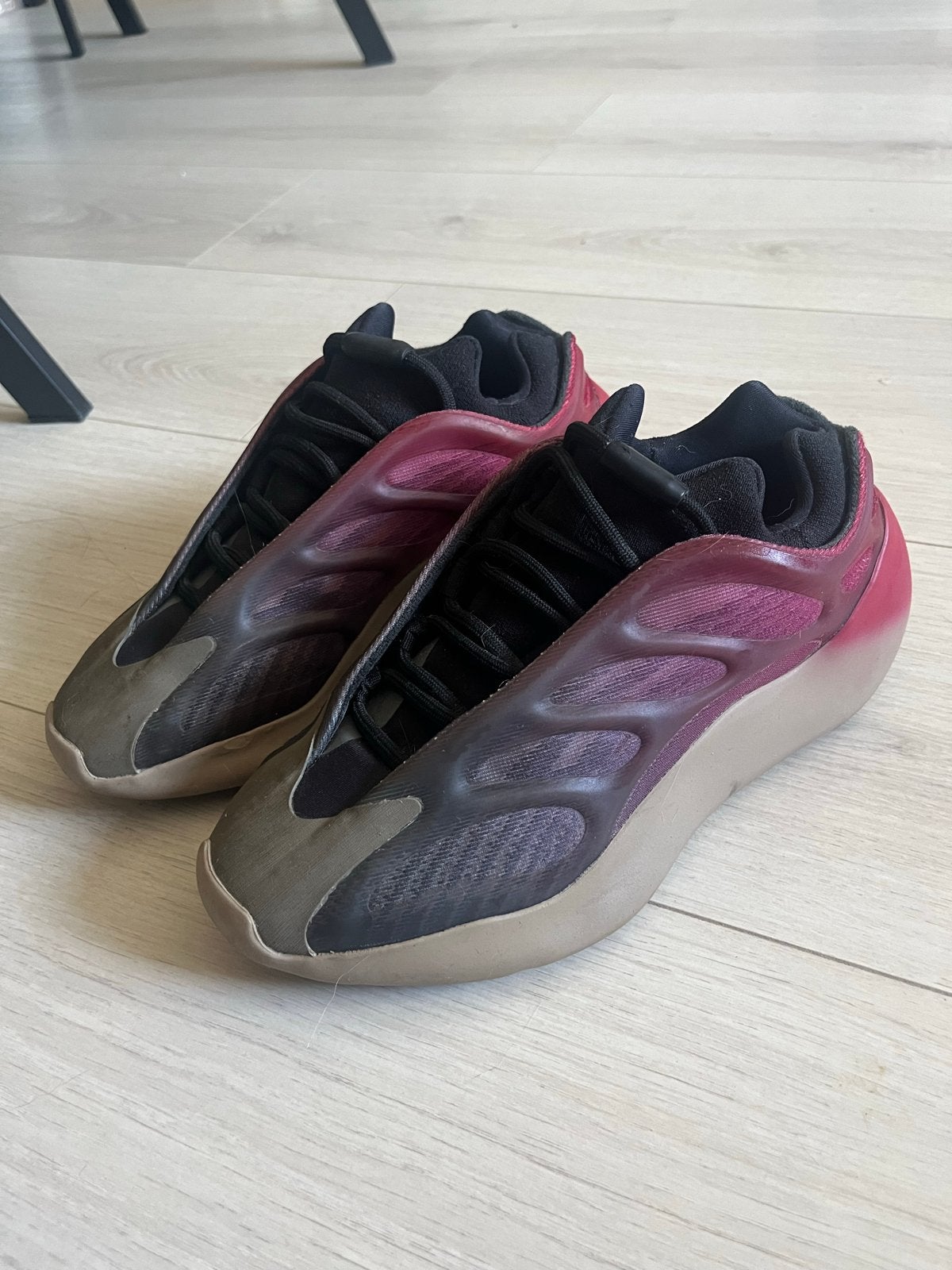 Adidas Yeezy 700 V3 Azael Sneakers, Ophalen of Verzenden, Sneakers of Gympen, Gedragen, Rood