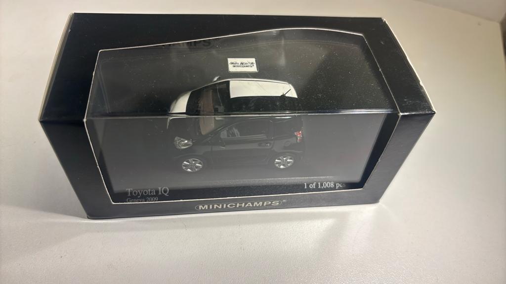 Toyota iq geneva 2009 minichamps 1.43, Auto, Ophalen of Verzenden, MiniChamps, A