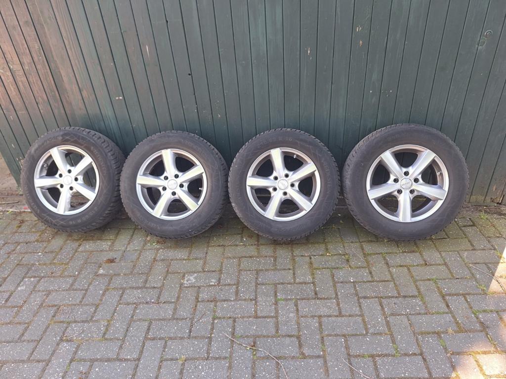 Winterwielenset Nissan Qashqai 2015, Auto-onderdelen, Ophalen, 16 inch, Banden en Velgen, Winterbanden