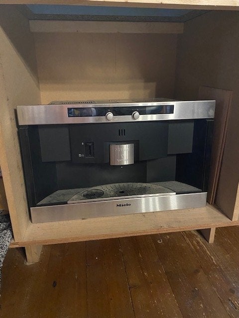 Miele nespresso machine. Defect., Witgoed en Apparatuur, Ophalen, Koffiepads en cups, 10 kopjes of meer, Koffiemachine