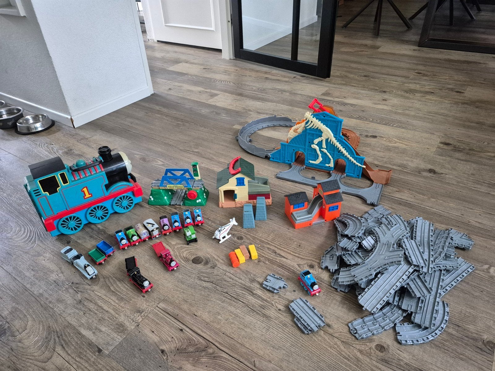 Thomas de Trein Grote Set met Dino Baan en Veel Treintjes, Kinderen en Baby's, Ophalen, Gebruikt