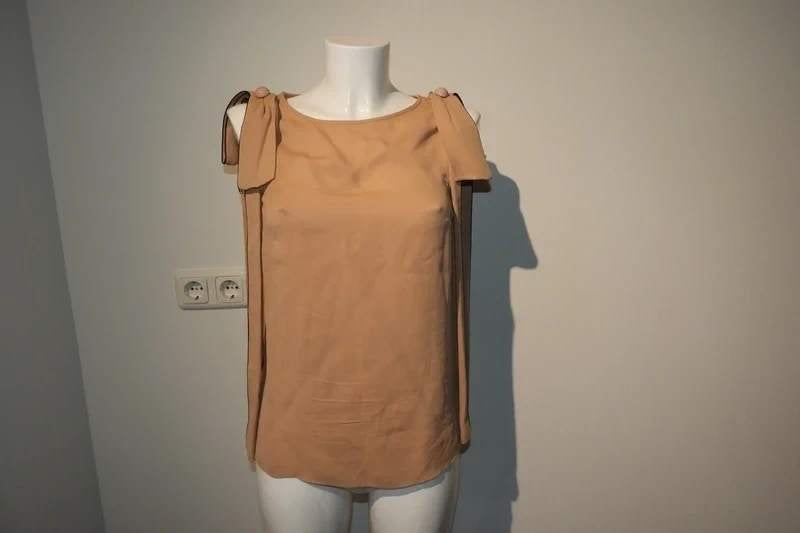 Elisabetta Franchi top strikken op de schouders IT 42, Kleding | Dames, Tops, Beige, Zo goed als nieuw, Elisabetta Franchi, Verzenden