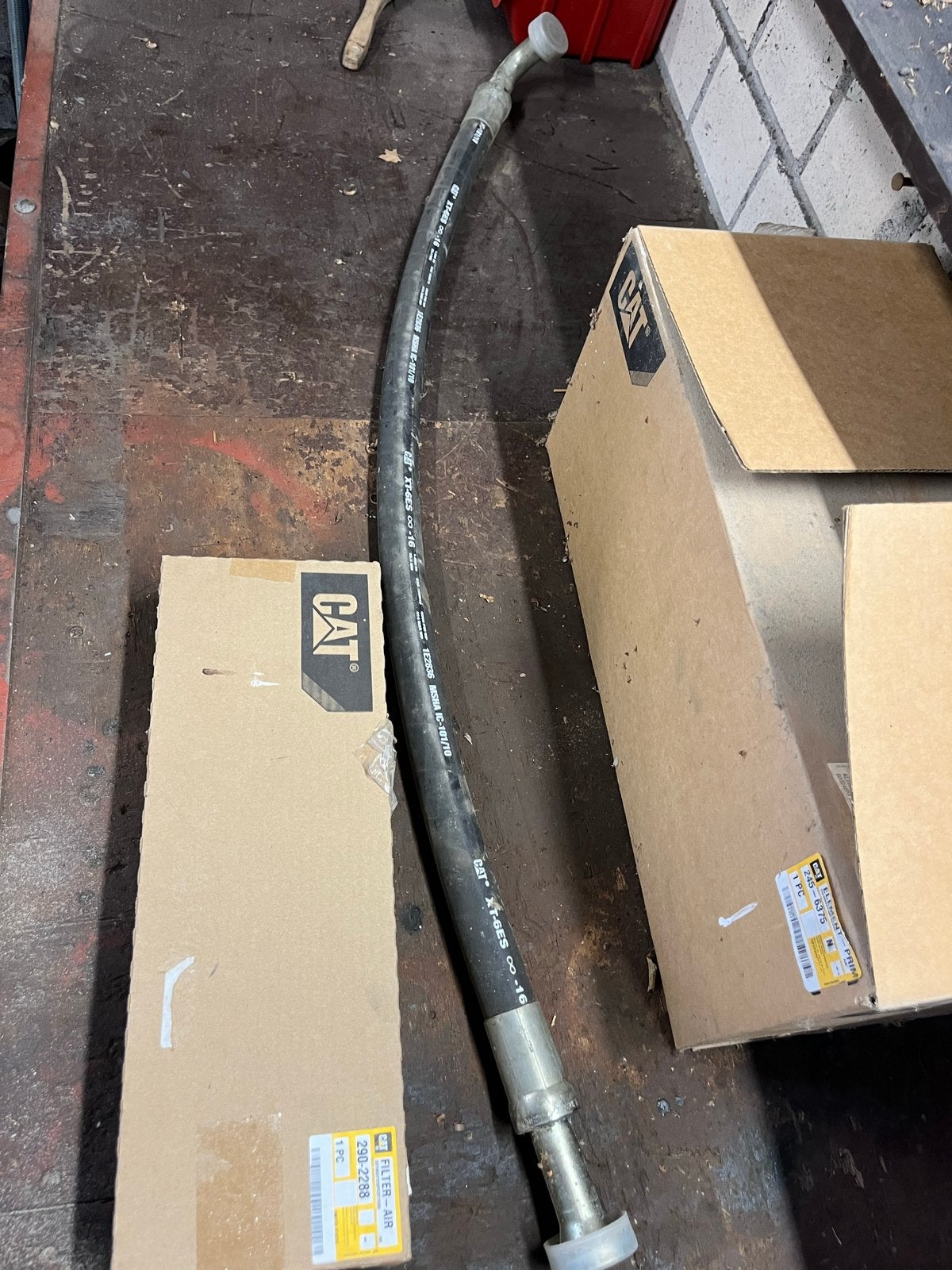 Nieuwe onderdelen voor CAT 962K en 966H shovels, Ophalen