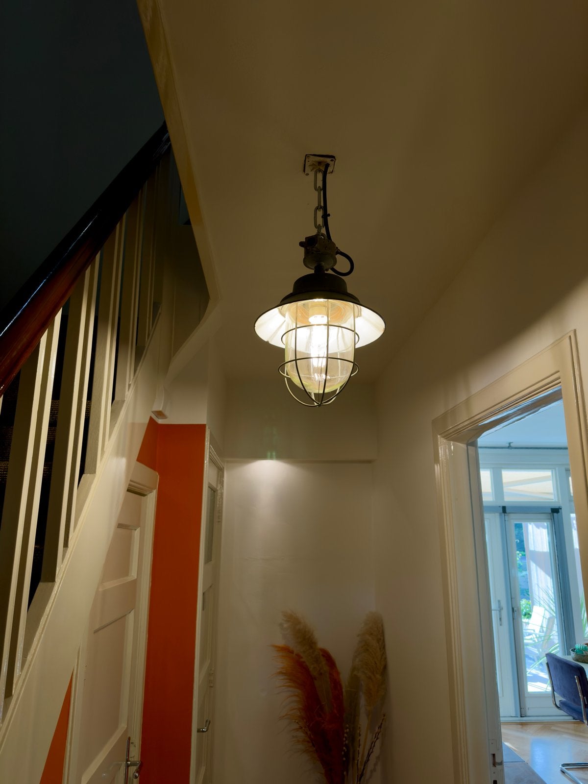 Industriële hanglamp met kooi en glazen kap, Ophalen, Gebruikt, Vintage, E27 (groot)