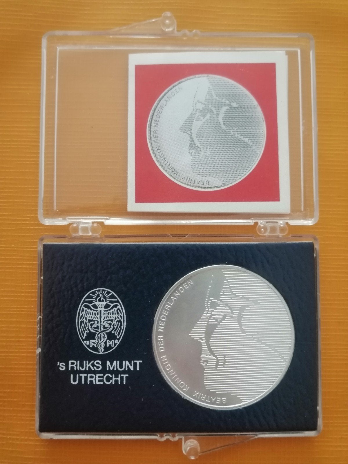 Zilveren 50 gulden FDC munt 1984 - cassette met certificaat, Verzenden, Koningin Beatrix, Zilver, Losse munt