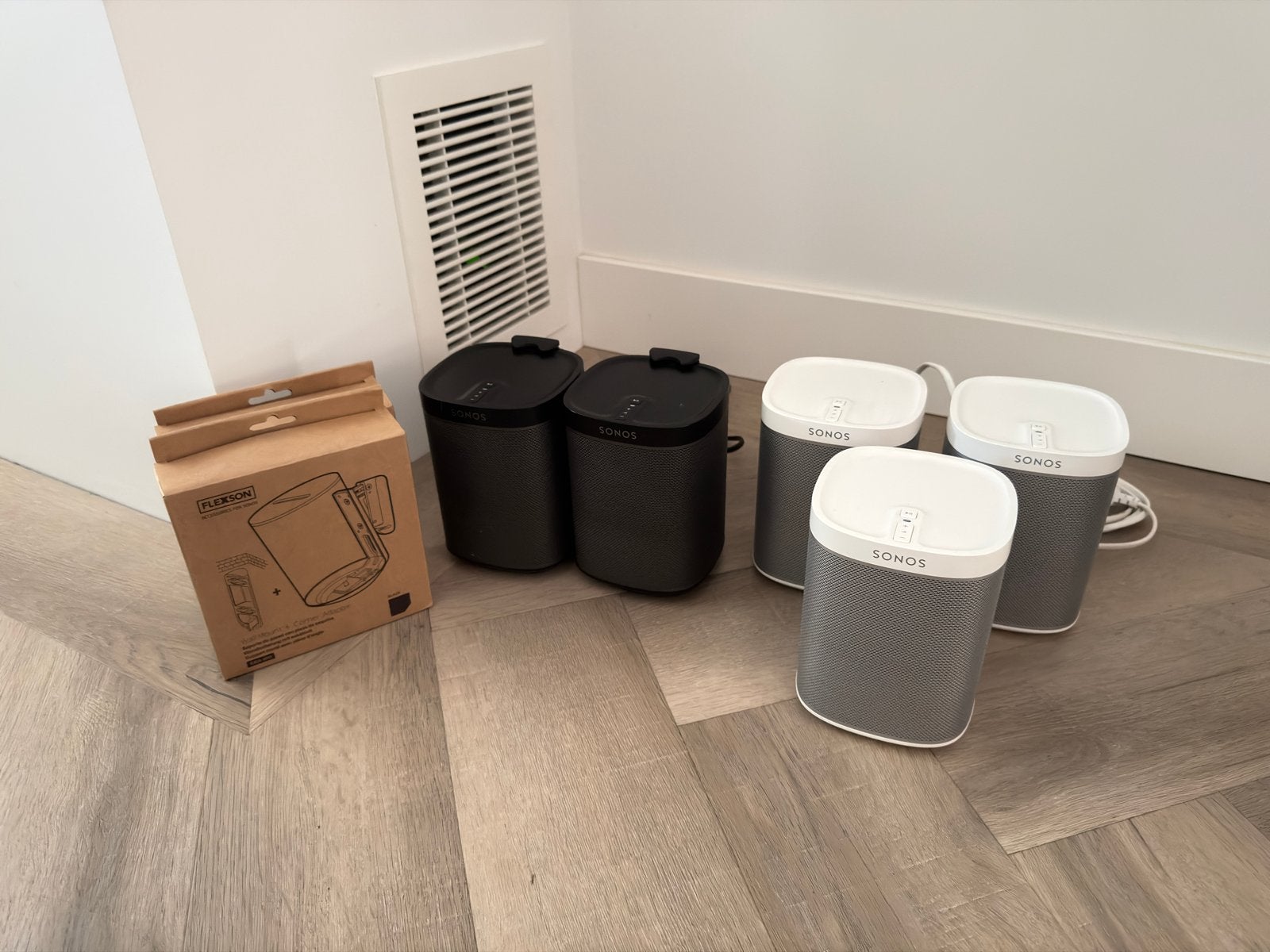 5x Sonos Play 1 + 2x Flexon Muurbeugel