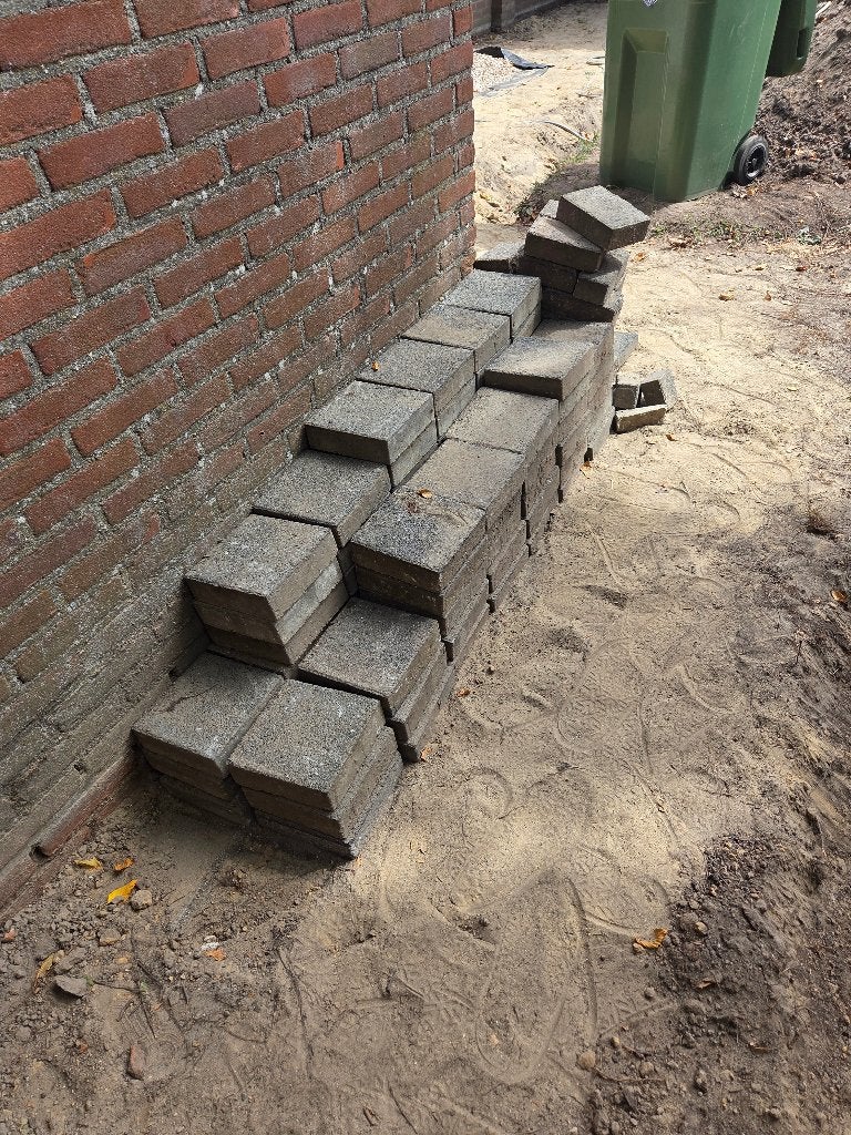 Gratis afhalen: 75 betonklinkers / terrastegels (20x20 cm), Ophalen, Gebruikt, Beton, Terrastegels