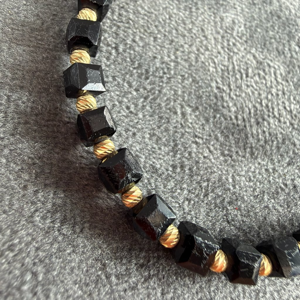 Gouden Armband | 14k | zwarte touwarmband | 416209, Sieraden, Tassen en Uiterlijk, Gebruikt, Ophalen of Verzenden, Met bedels of kralen