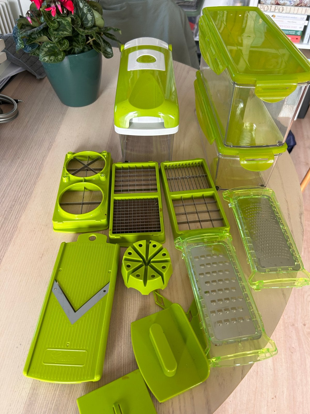 Multifunctionele groentesnijder met 2 extra bewaarboxen, Ophalen, Kunststof, Zo goed als nieuw, Groen