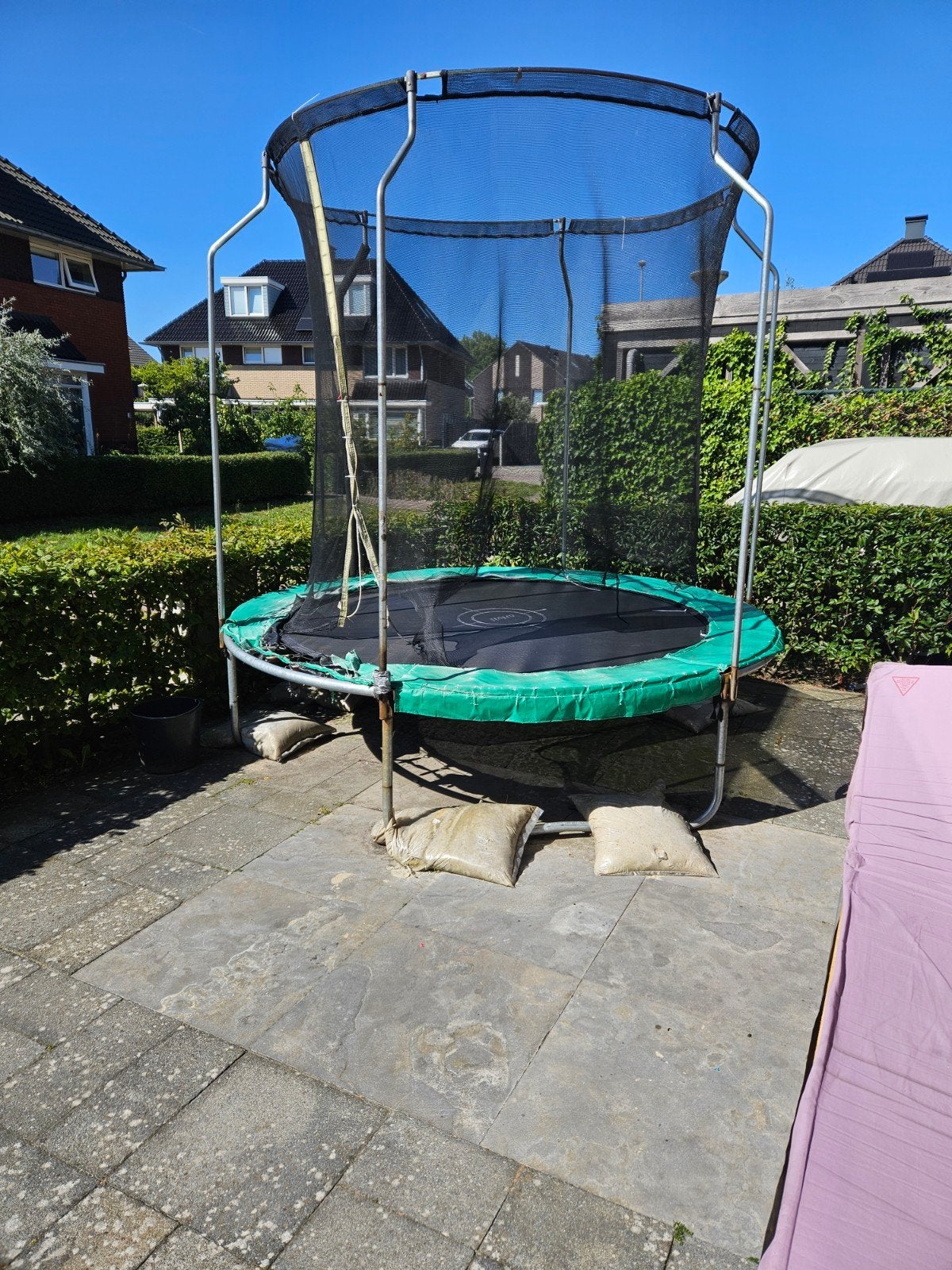 Gratis trampoline ophalen (net en band is stuk), Ophalen