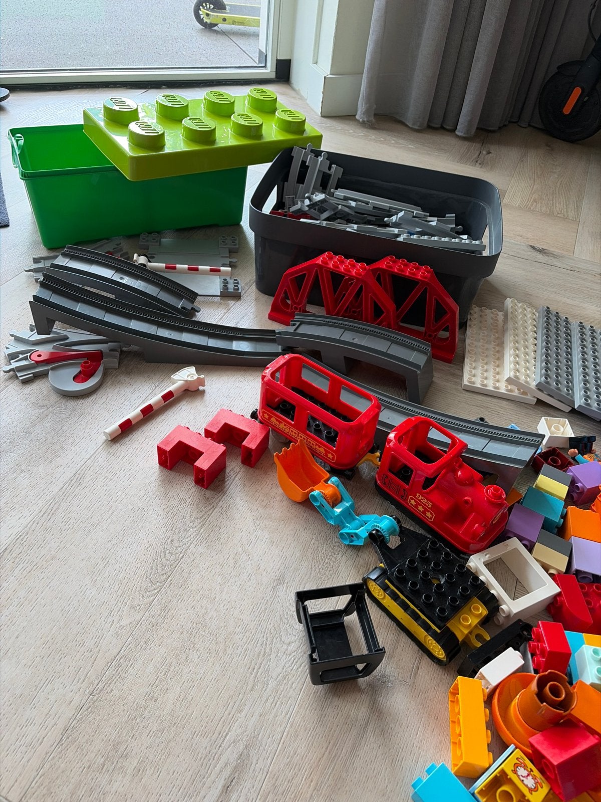 Grote partij LEGO Duplo met treinset en veel blokken, Ophalen, Inclusief minifiguren, Gebruikt, Overige thema's