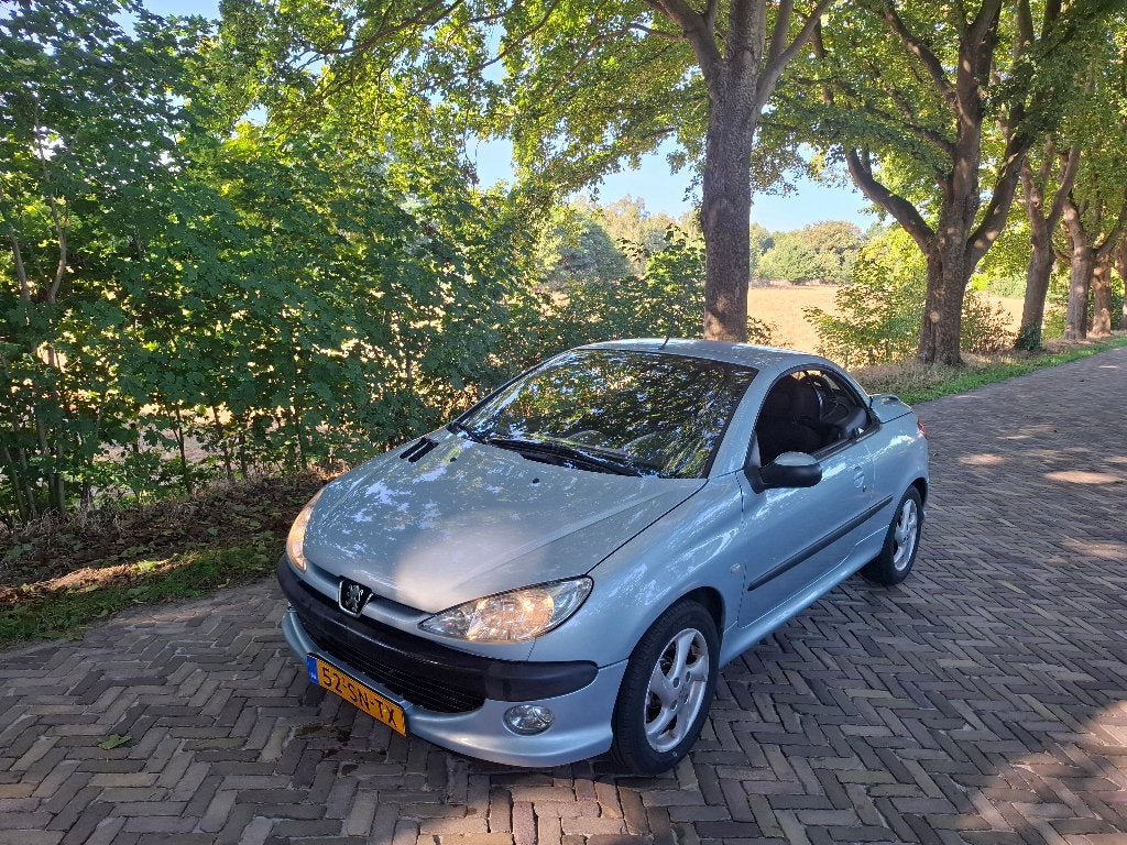 Peugeot 206 1.6 16V CC Nw apk, Auto's, Peugeot, Voorwielaandrijving, 4 cilinders, Cabriolet, 4 stoelen