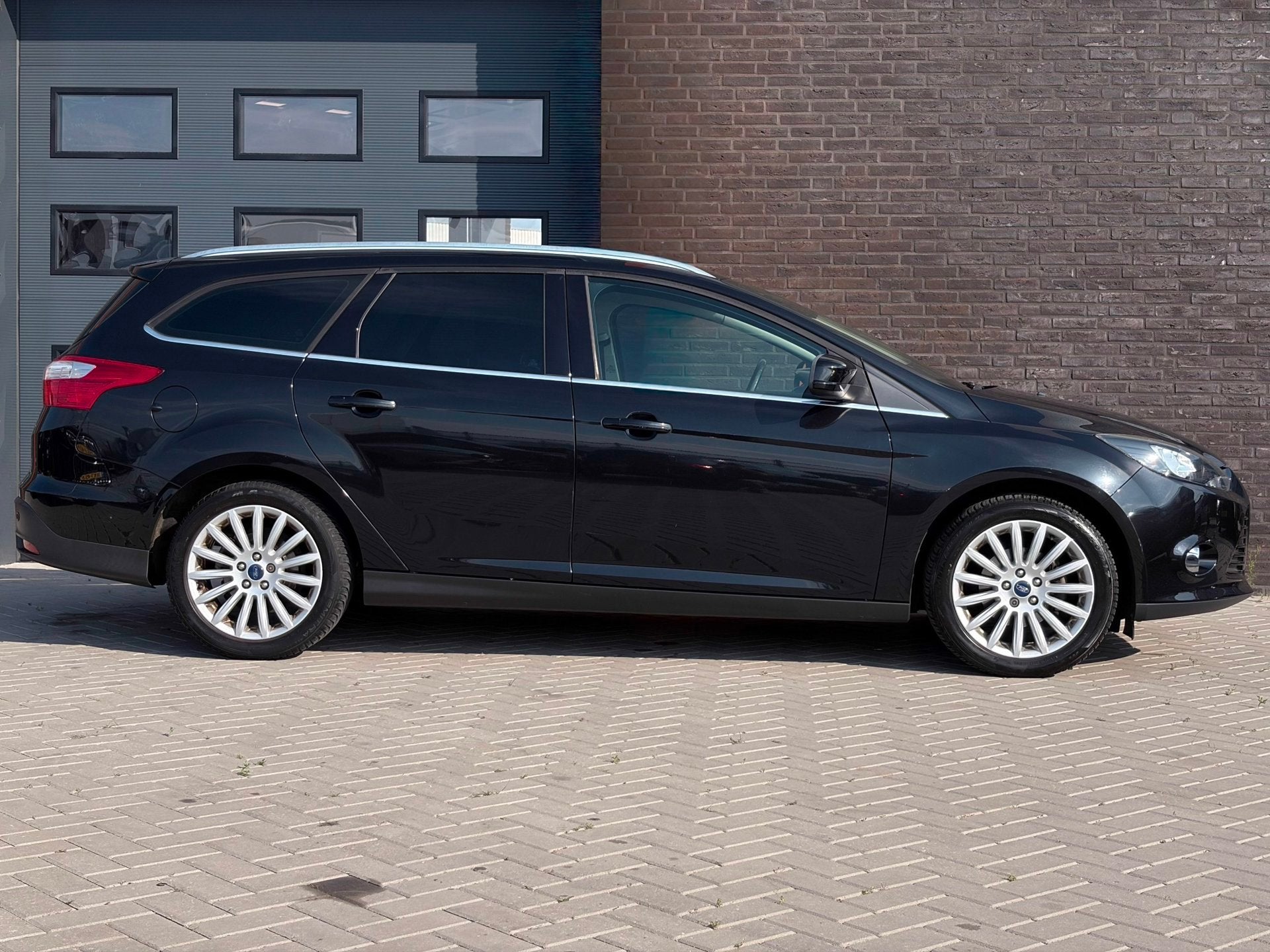 Ford Focus Wagon 1.0 EcoBoost Titanium|Cruise|NW Distr|APK, Euro 5, Gebruikt, Zwart, Zwart