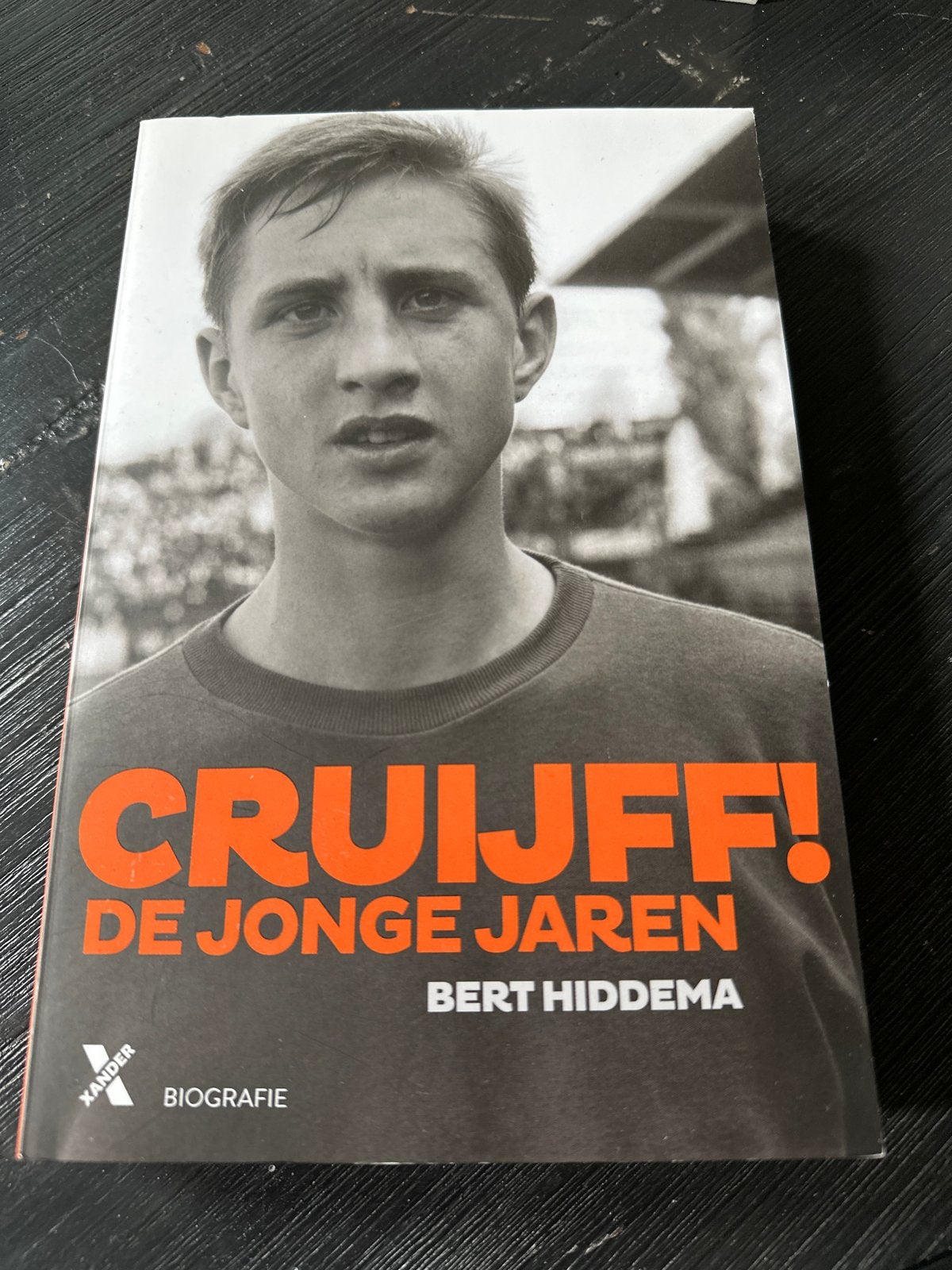 Cruijff! De Jonge Jaren - Bert Hiddema (Biografie), Boeken, Ophalen of Verzenden, Zo goed als nieuw, Sport