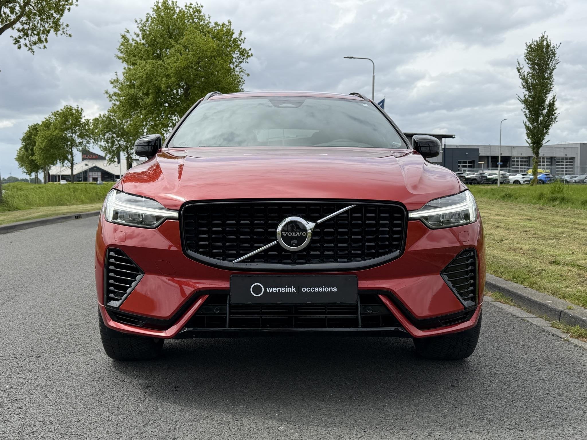 Volvo XC60 2.0 T8 Plug-in hybrid AWD Ultimate Dark | SOH 100, Auto's, Automaat, Dealer onderhouden, Stof, Gebruikt