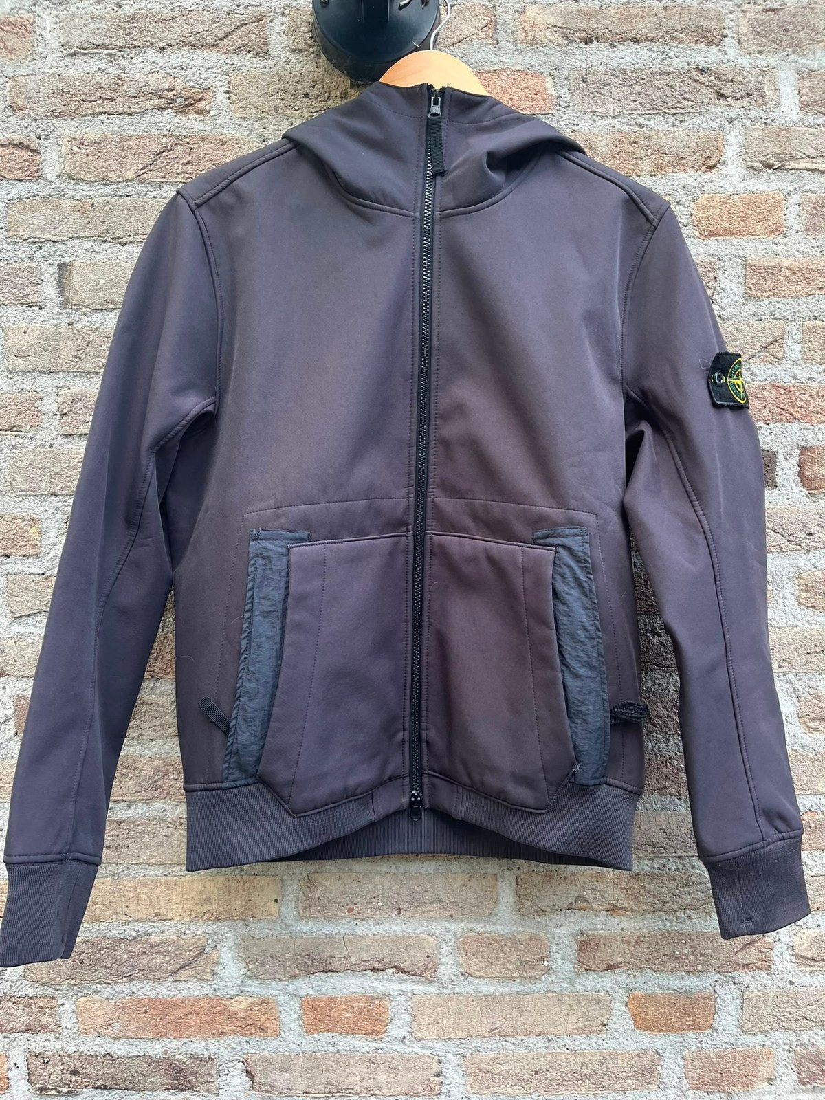 Stone island soft shell-R jack, maar: S, kleur: antraciet, Kleding | Heren, Jassen | Zomer, Ophalen of Verzenden, Zo goed als nieuw