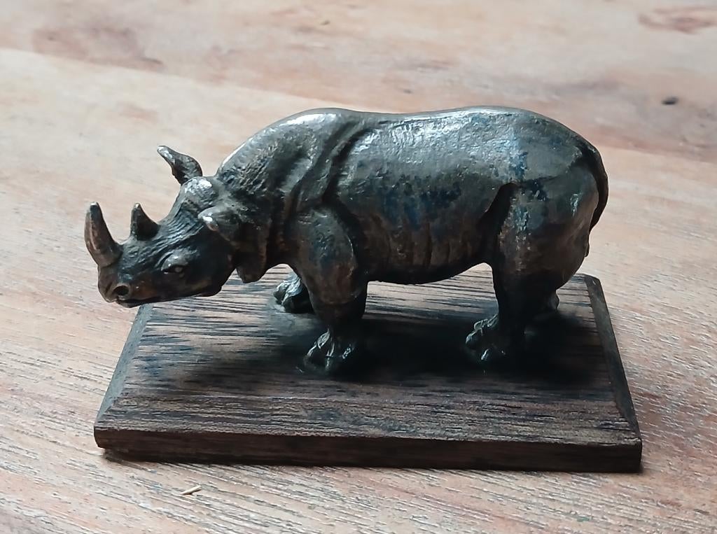 Neushoorn beeldje wereldnatuurfonds, Ophalen of Verzenden, Zo goed als nieuw, Dier