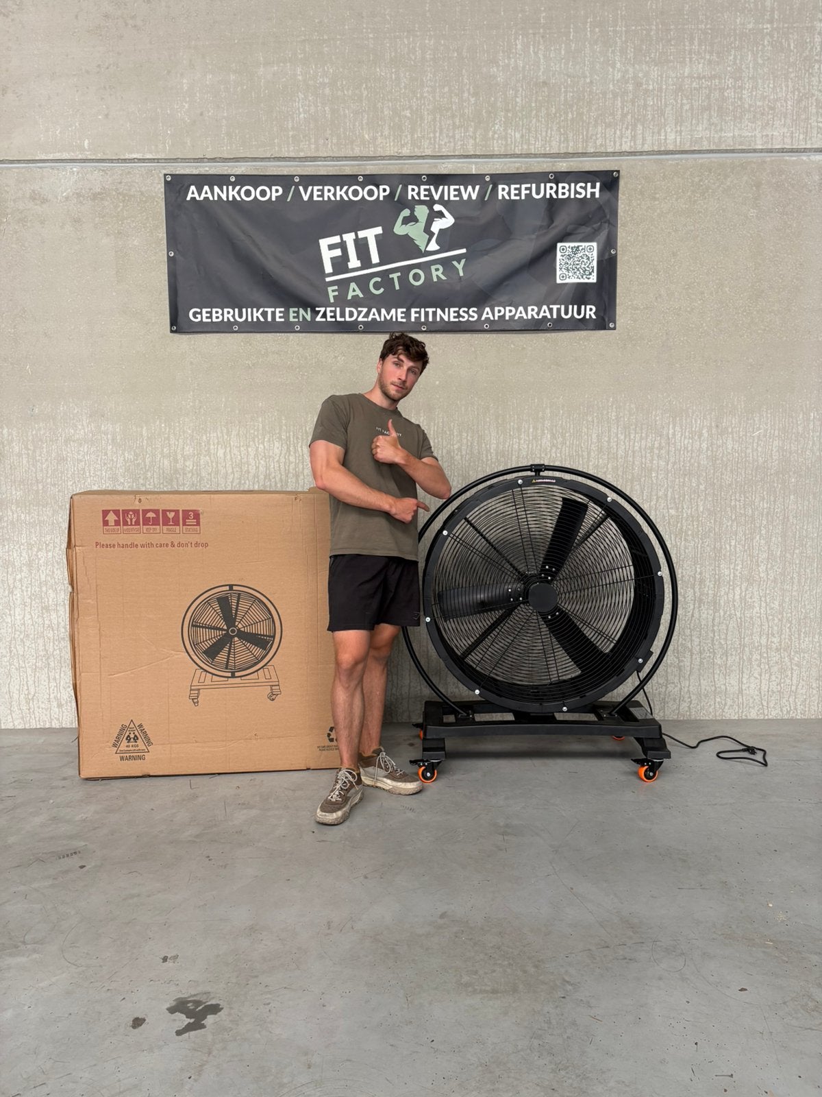 Krachtige ventilator gym fitness werkplaats splinternieuw, Ophalen, Zo goed als nieuw, Plafondventilator