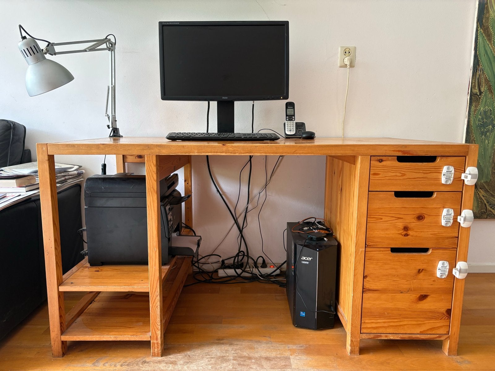 Stevig houten bureau met lades en opbergruimte, Ophalen, Gebruikt, Bruin, IKEA