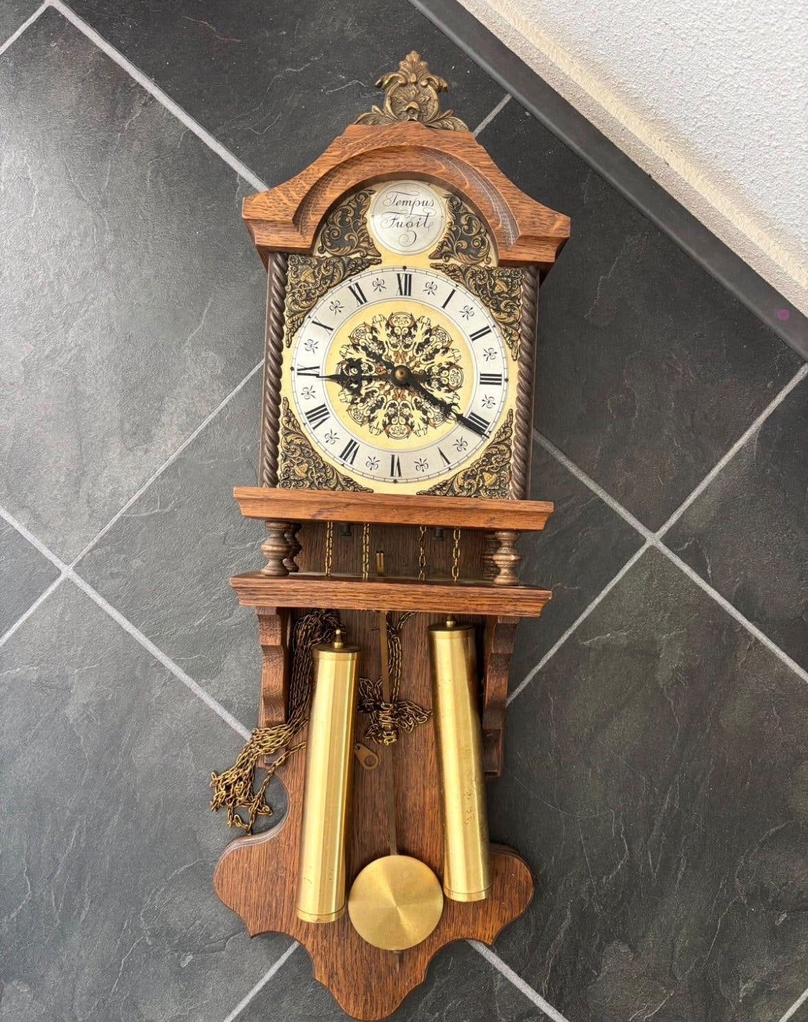 Antieke Wandklok met Gewichten - Tempus Fugit, Antiek en Kunst, Ophalen