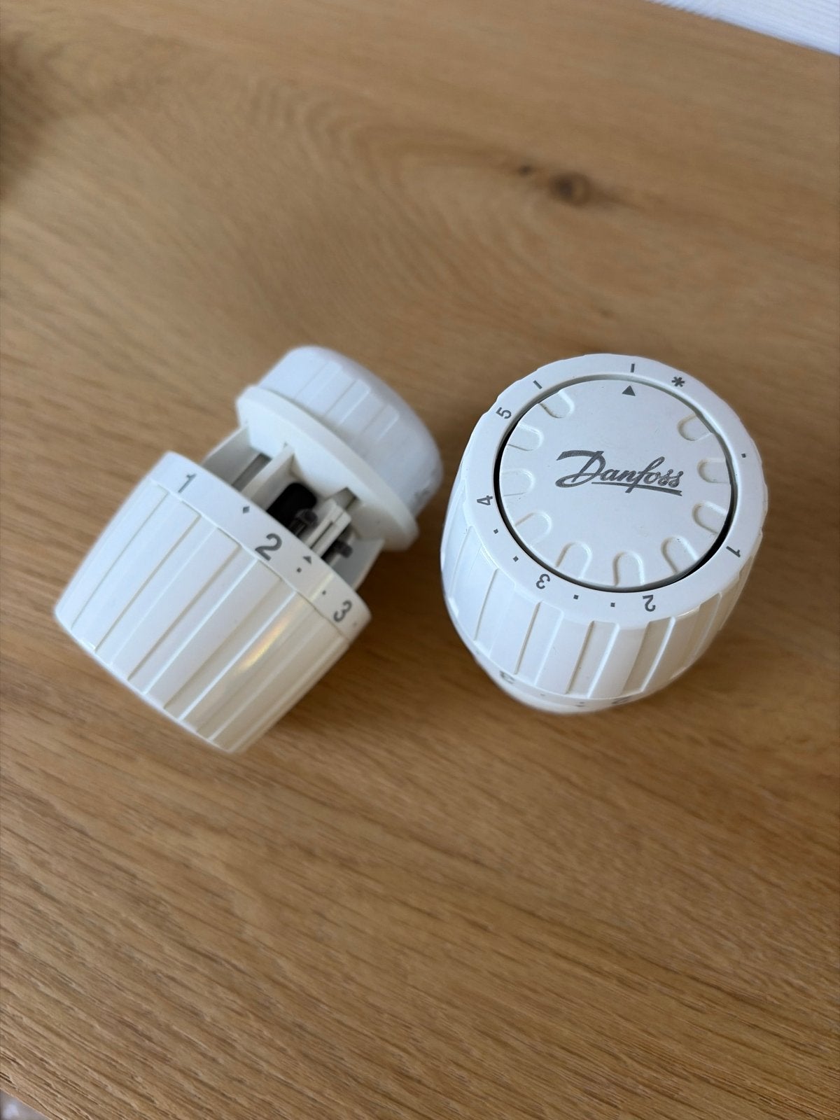 Danfoss thermostaatknoppen voor radiator - Gebruikt, Doe-het-zelf en Verbouw, Thermostaten, Ophalen, Gebruikt