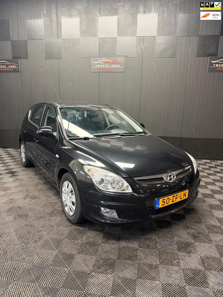 Hyundai I30 1.4i Dynamic | Airco | Cruise | Nieuwe APK |, Auto's, Hyundai, Voorwielaandrijving, Stof, Gebruikt, Zwart
